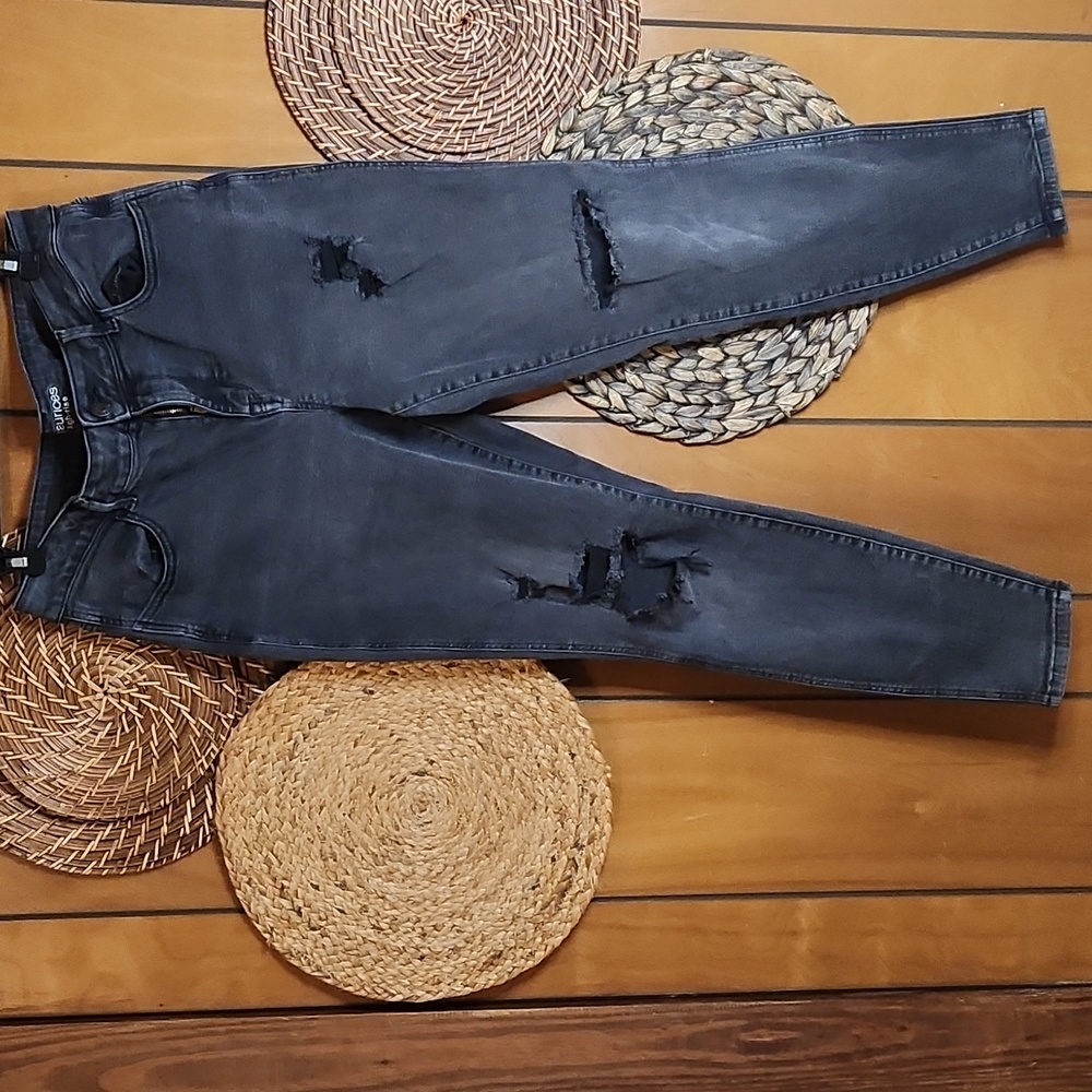 Maurices high-rise super stretch distressed black denim jeggings size Large